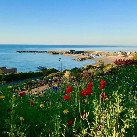 Lyme Regis renovated period seaside flat Lejlighed Eksteriør billede