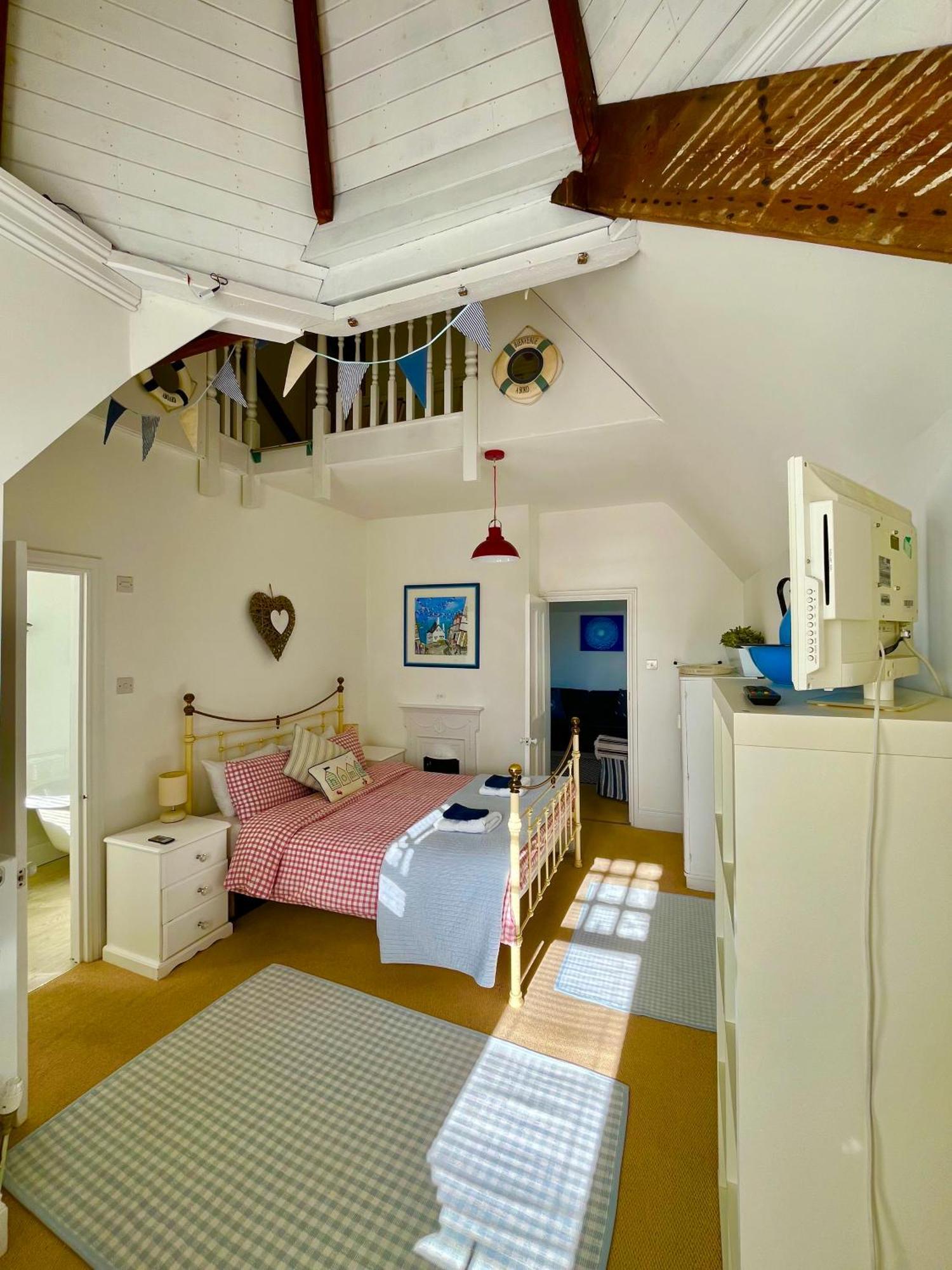 Lyme Regis renovated period seaside flat Lejlighed Eksteriør billede